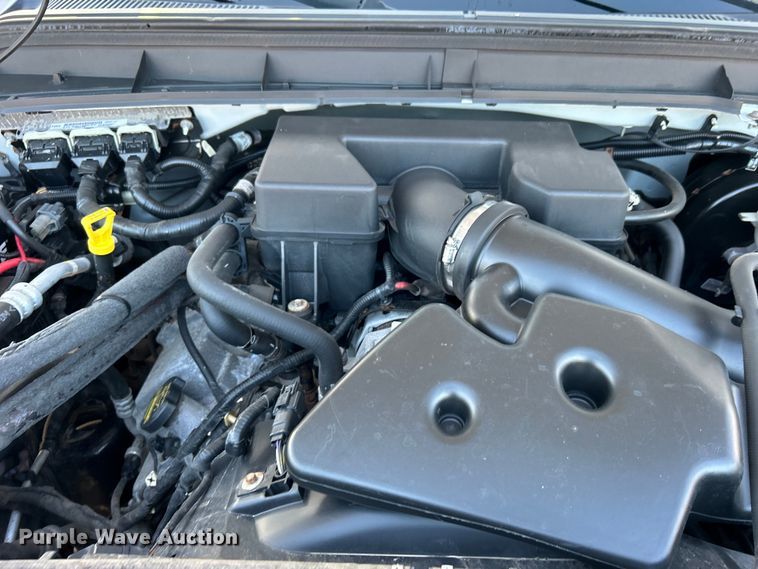 image for item EG0941 2011 Ford F350 Super Duty  SuperCab utility bed pickup truck