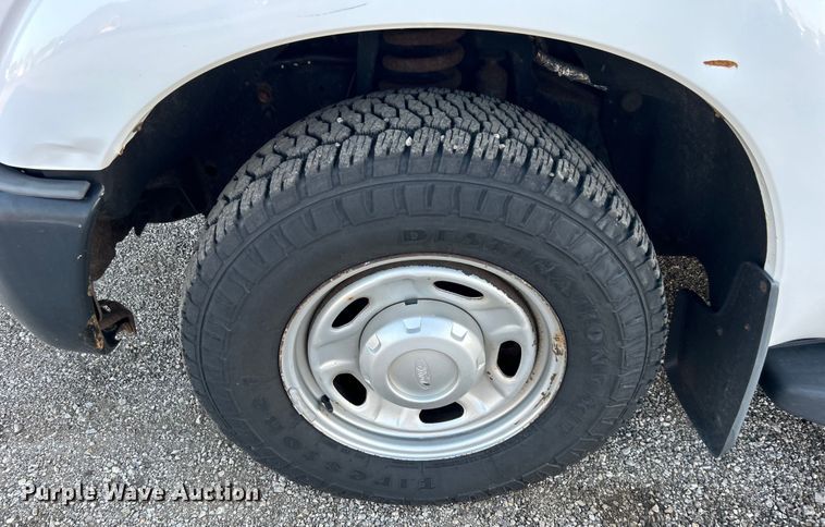 image for item EG0941 2011 Ford F350 Super Duty  SuperCab utility bed pickup truck