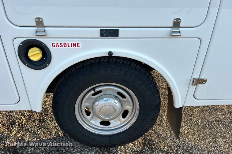 image for item EG0941 2011 Ford F350 Super Duty  SuperCab utility bed pickup truck