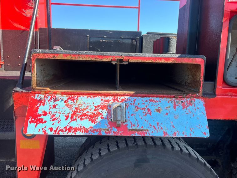 image for item EG0947 2012 International  7600  Crew Cab utility / service truck