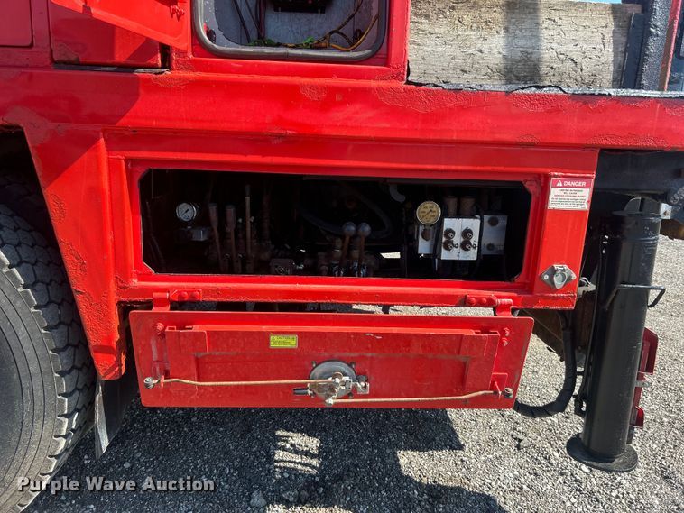 image for item EG0947 2012 International  7600  Crew Cab utility / service truck