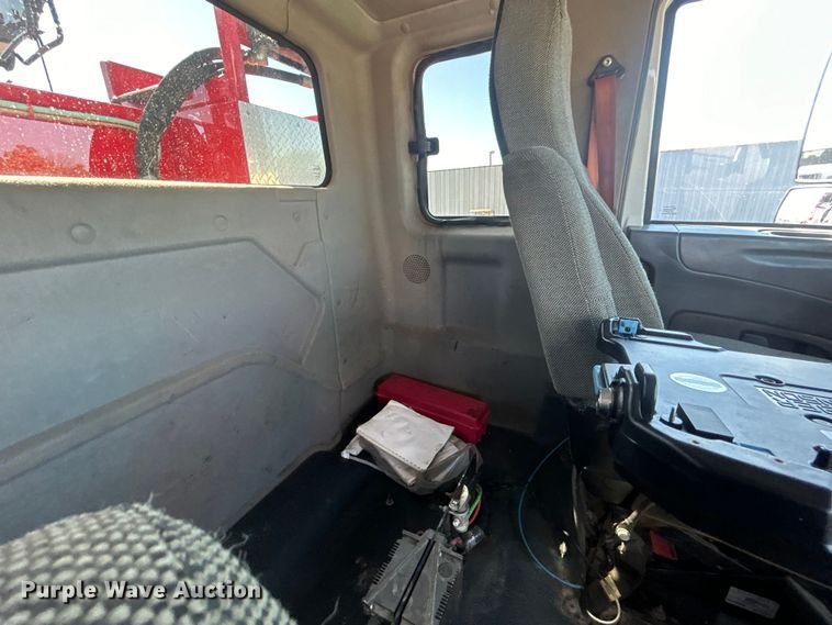 image for item EG0947 2012 International  7600  Crew Cab utility / service truck