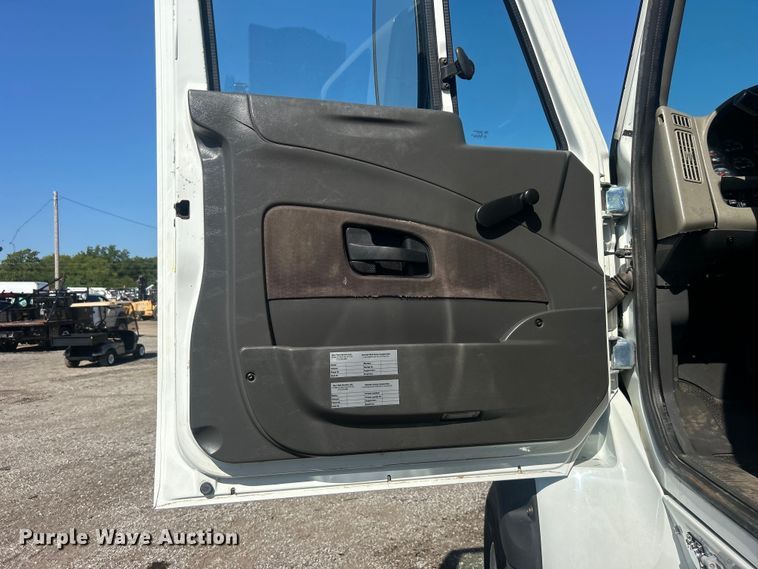 image for item EG0947 2012 International  7600  Crew Cab utility / service truck