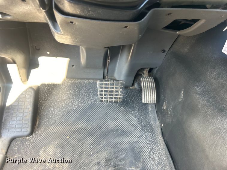 image for item EG0947 2012 International  7600  Crew Cab utility / service truck