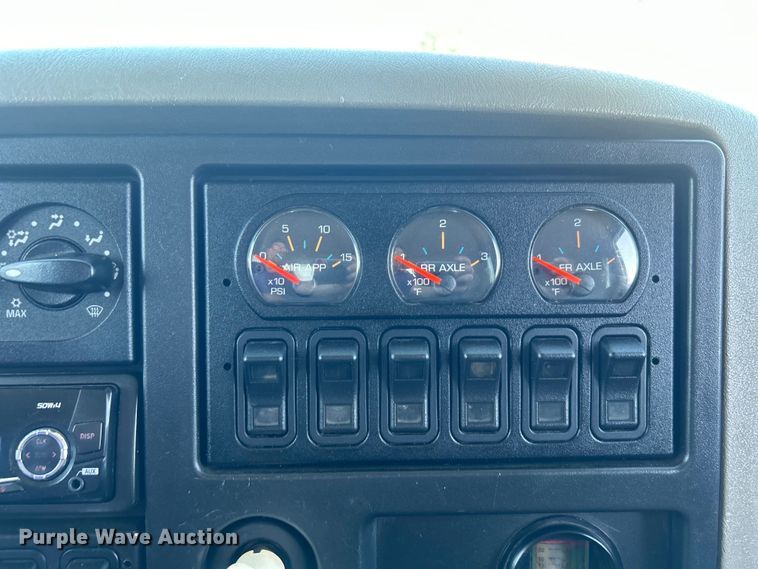 image for item EG0947 2012 International  7600  Crew Cab utility / service truck