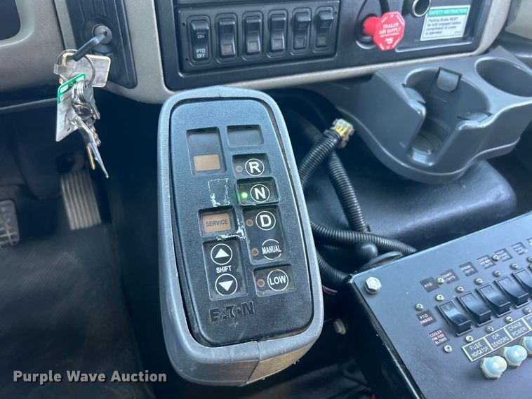 image for item EG0947 2012 International  7600  Crew Cab utility / service truck