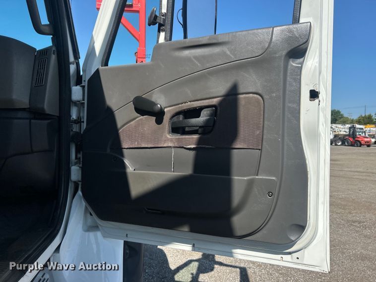 image for item EG0947 2012 International  7600  Crew Cab utility / service truck