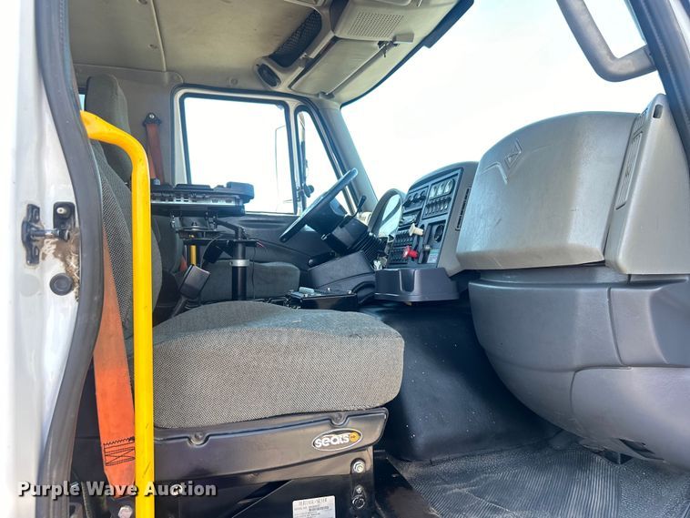 image for item EG0947 2012 International  7600  Crew Cab utility / service truck