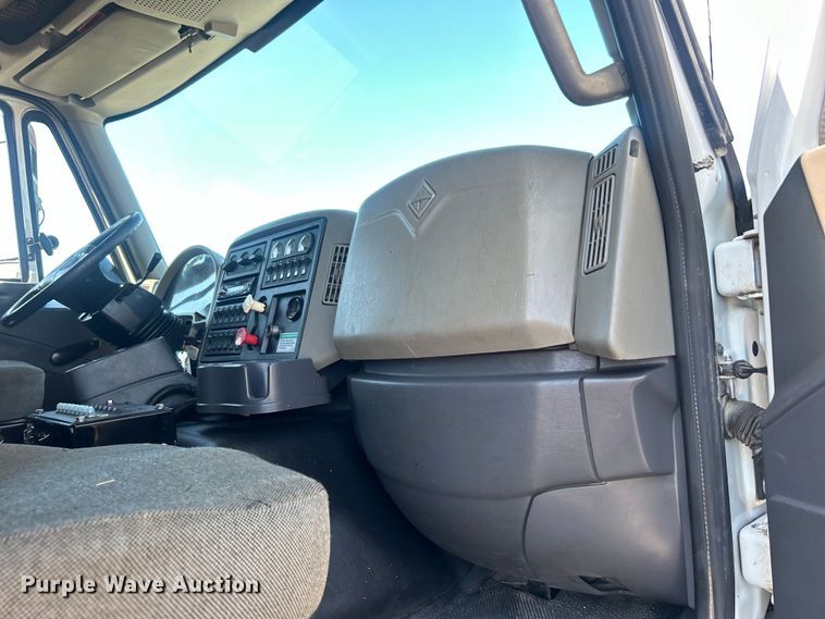 image for item EG0947 2012 International  7600  Crew Cab utility / service truck