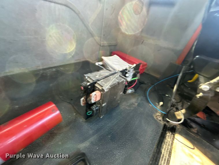 image for item EG0947 2012 International  7600  Crew Cab utility / service truck