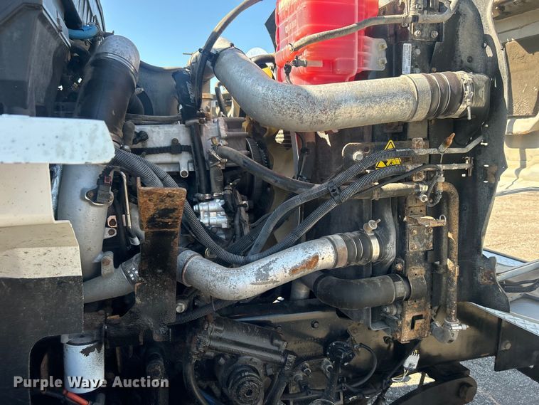 image for item EG0947 2012 International  7600  Crew Cab utility / service truck