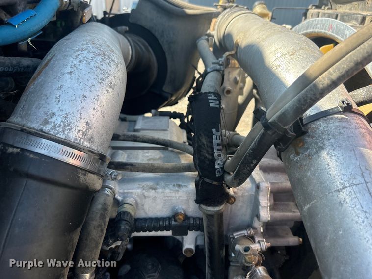 image for item EG0947 2012 International  7600  Crew Cab utility / service truck