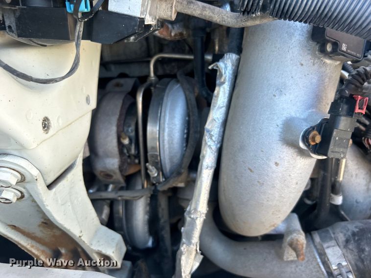 image for item EG0947 2012 International  7600  Crew Cab utility / service truck