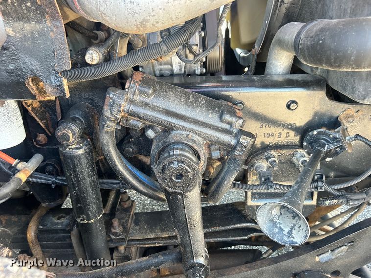 image for item EG0947 2012 International  7600  Crew Cab utility / service truck