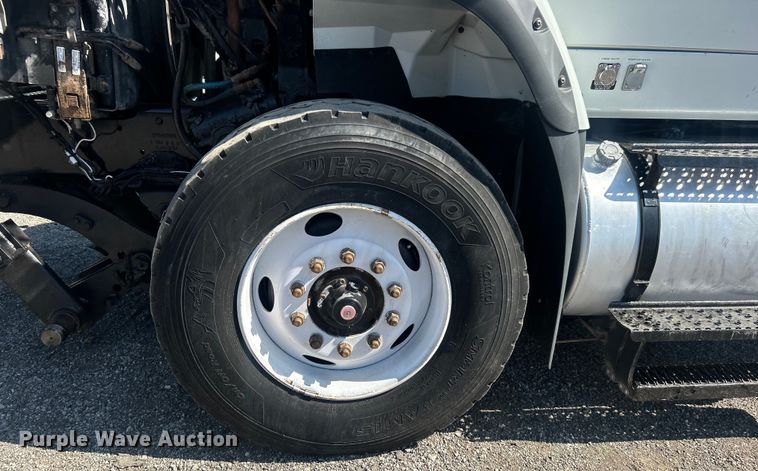 image for item EG0947 2012 International  7600  Crew Cab utility / service truck