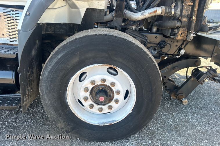 image for item EG0947 2012 International  7600  Crew Cab utility / service truck