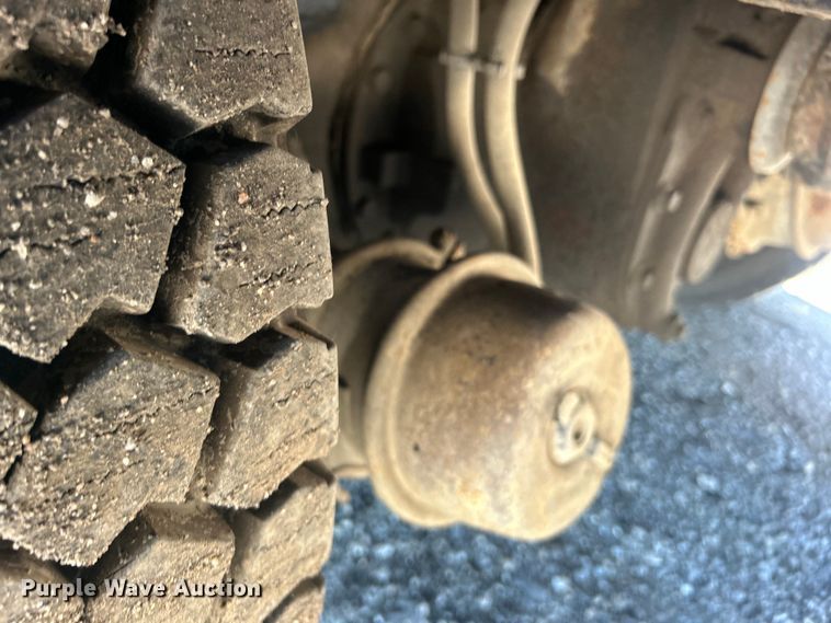 image for item EG0947 2012 International  7600  Crew Cab utility / service truck