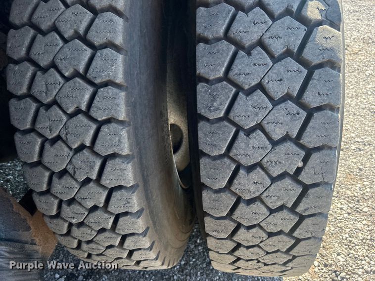 image for item EG0947 2012 International  7600  Crew Cab utility / service truck