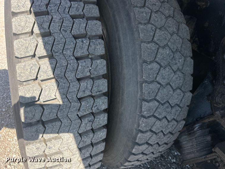 image for item EG0947 2012 International  7600  Crew Cab utility / service truck