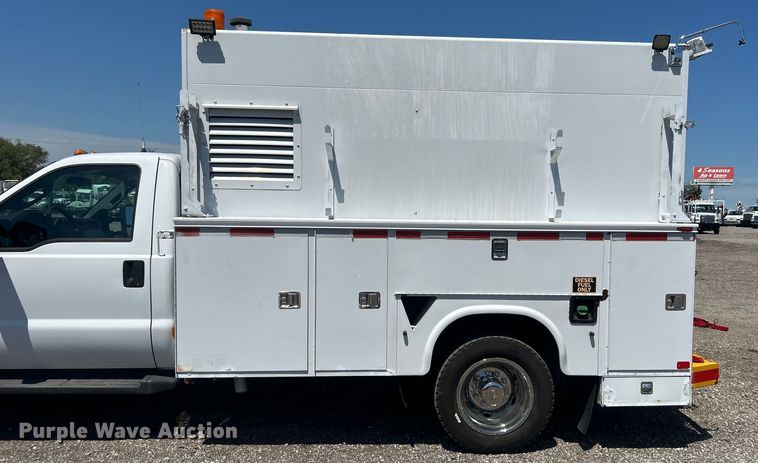 image for item EG0953 2013 Ford F550 Super Duty utility / service truck