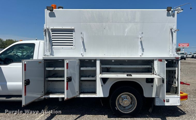 image for item EG0953 2013 Ford F550 Super Duty utility / service truck