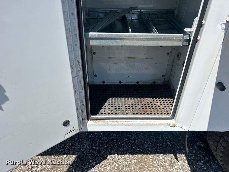 image for item EG0953 2013 Ford F550 Super Duty utility / service truck