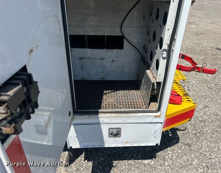 image for item EG0953 2013 Ford F550 Super Duty utility / service truck