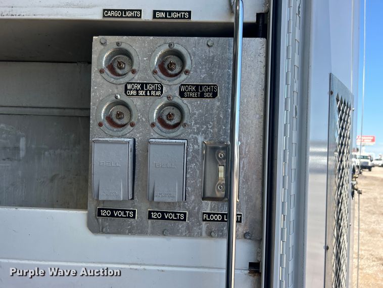 image for item EG0953 2013 Ford F550 Super Duty utility / service truck