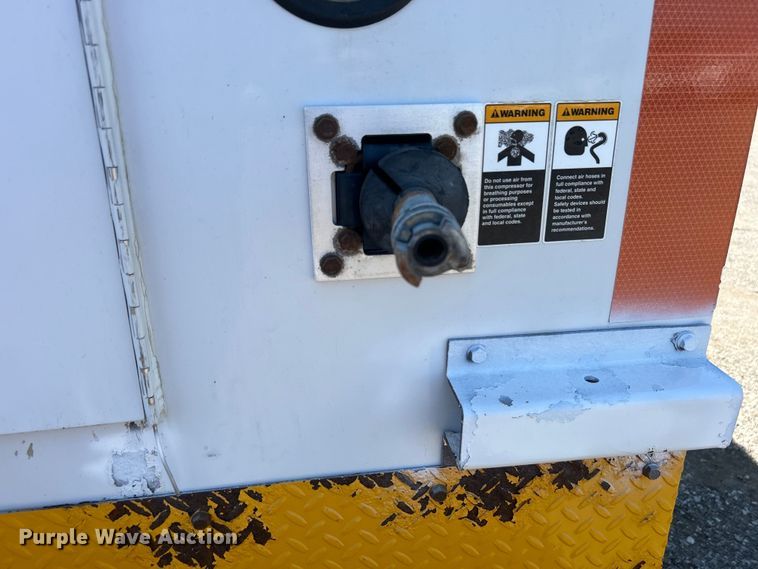 image for item EG0953 2013 Ford F550 Super Duty utility / service truck