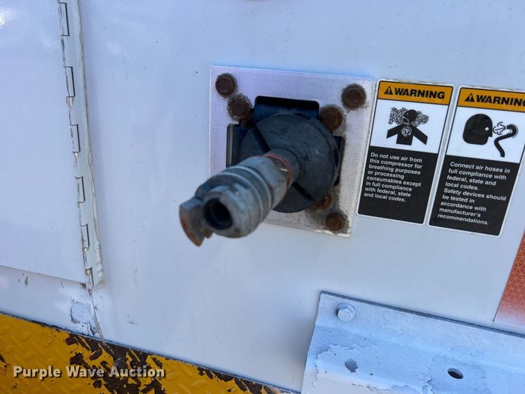 image for item EG0953 2013 Ford F550 Super Duty utility / service truck