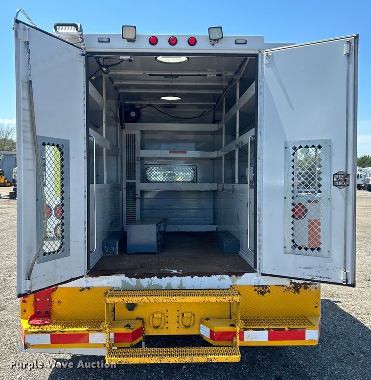 image for item EG0953 2013 Ford F550 Super Duty utility / service truck