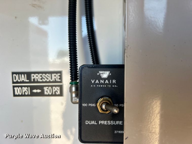 image for item EG0953 2013 Ford F550 Super Duty utility / service truck