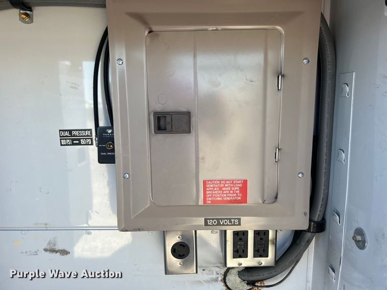 image for item EG0953 2013 Ford F550 Super Duty utility / service truck