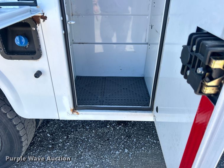 image for item EG0953 2013 Ford F550 Super Duty utility / service truck