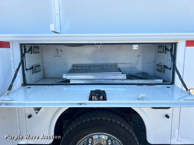 image for item EG0953 2013 Ford F550 Super Duty utility / service truck