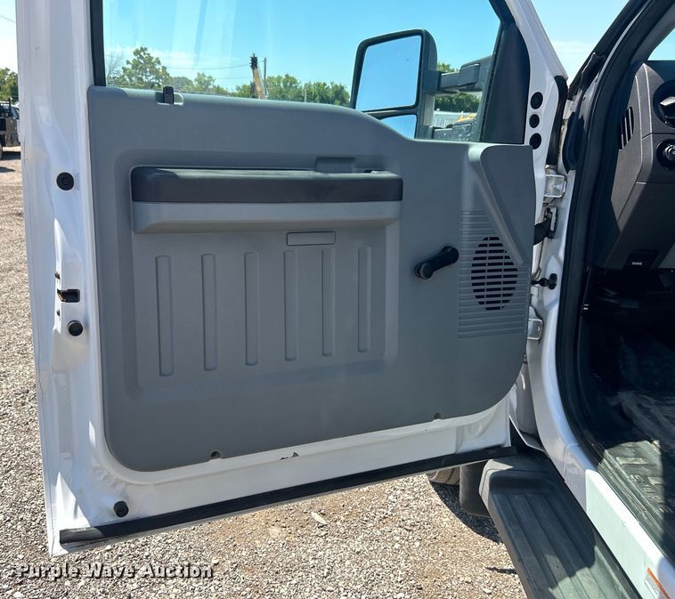 image for item EG0953 2013 Ford F550 Super Duty utility / service truck