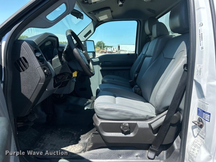 image for item EG0953 2013 Ford F550 Super Duty utility / service truck