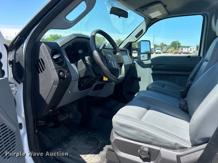 image for item EG0953 2013 Ford F550 Super Duty utility / service truck