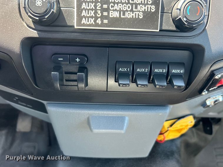 image for item EG0953 2013 Ford F550 Super Duty utility / service truck