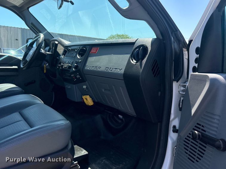 image for item EG0953 2013 Ford F550 Super Duty utility / service truck