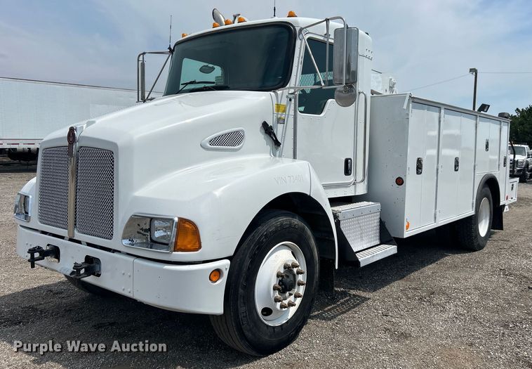 image for item EG0973 2007 Kenworth  T300 utility / service truck