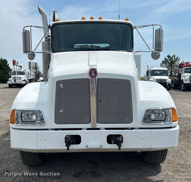 image for item EG0973 2007 Kenworth  T300 utility / service truck