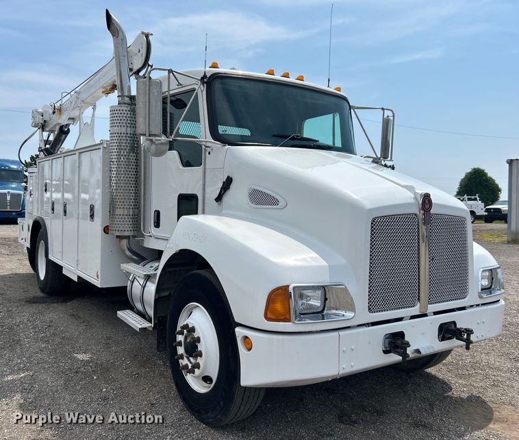 image for item EG0973 2007 Kenworth  T300 utility / service truck