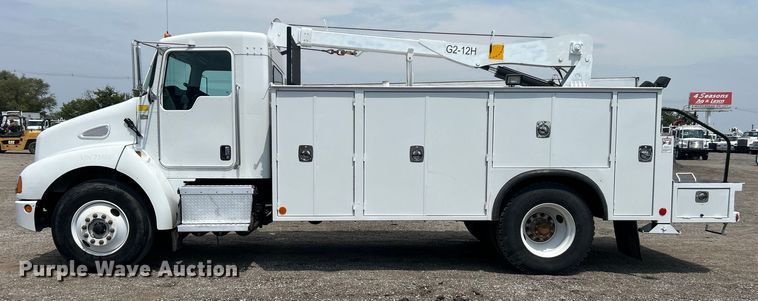image for item EG0973 2007 Kenworth  T300 utility / service truck