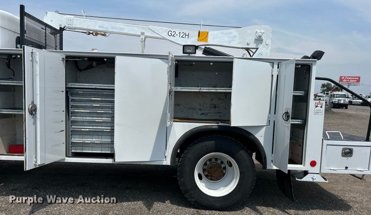 image for item EG0973 2007 Kenworth  T300 utility / service truck