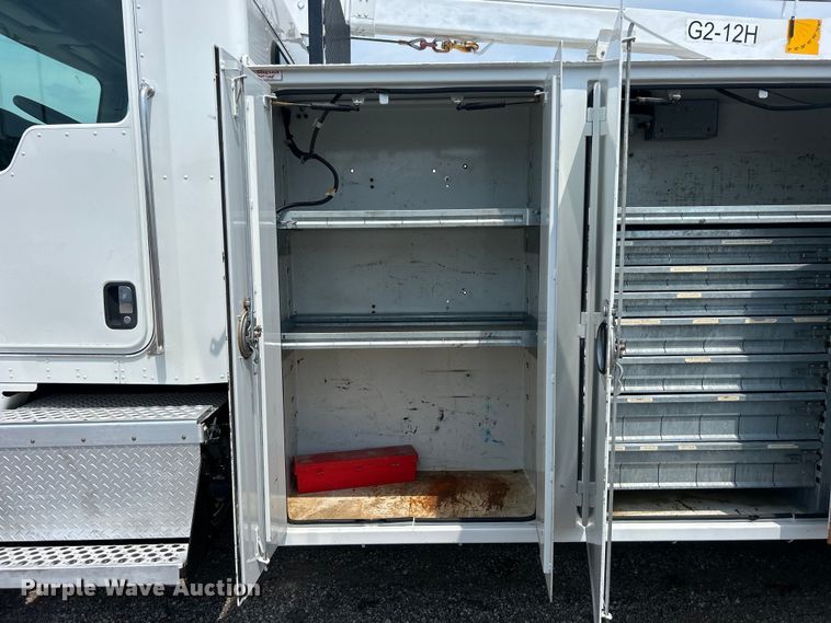 image for item EG0973 2007 Kenworth  T300 utility / service truck