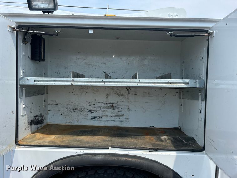 image for item EG0973 2007 Kenworth  T300 utility / service truck