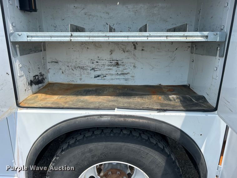 image for item EG0973 2007 Kenworth  T300 utility / service truck