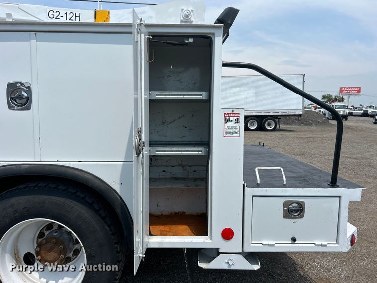 image for item EG0973 2007 Kenworth  T300 utility / service truck