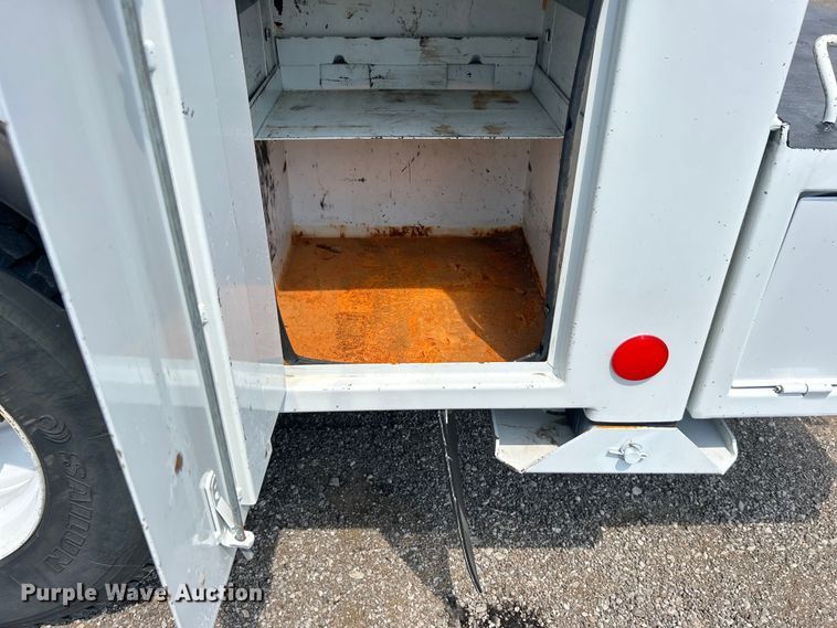 image for item EG0973 2007 Kenworth  T300 utility / service truck